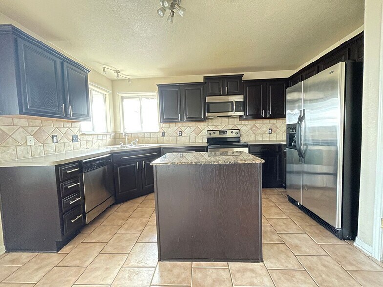 Building Photo - 6100 Alexus Dr