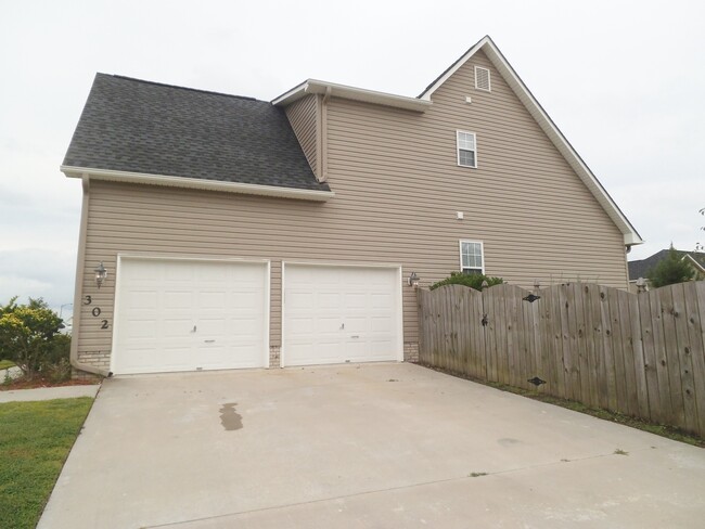 Building Photo - 302 Savannah Dr
