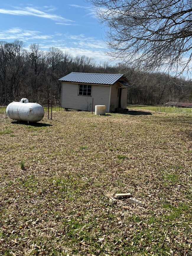 Building Photo - Country Living at it's best