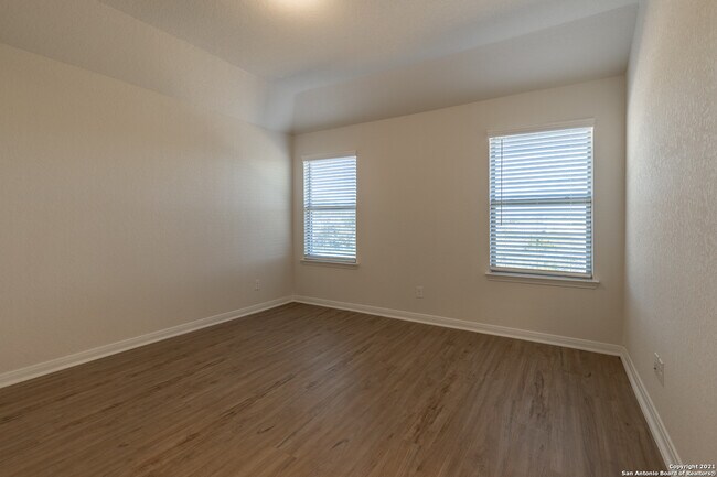 Building Photo - 10351 Lynwood Crk