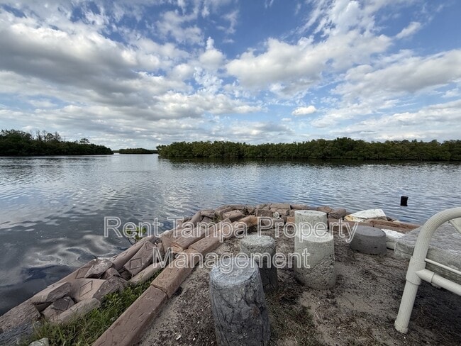 Building Photo - Neptune Drive - 1154 A