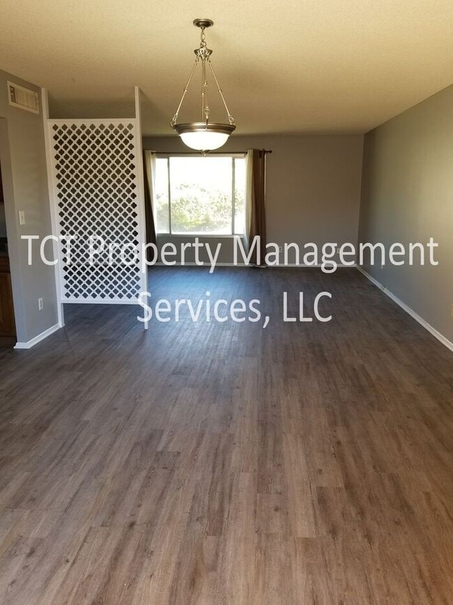 Building Photo - Adorably Updated Patio Home near Old Town Scottsdale