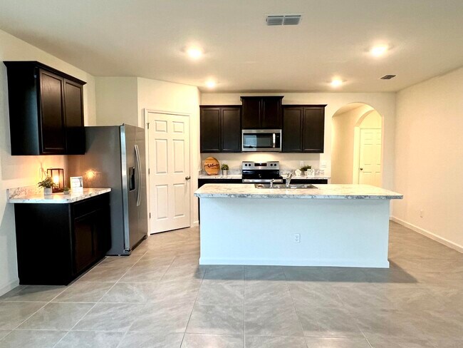 Building Photo - 4011 SW Kidd Ct