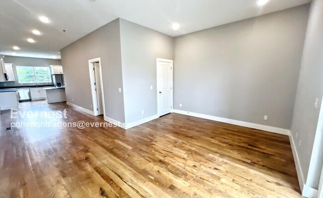 Building Photo - 50% Off First Month Rent! Spacious 4-Bedroom Home with Modern Amenities / Pet-Friendly / Availabl...