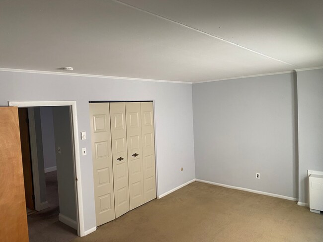 Building Photo - 131 Dutton St