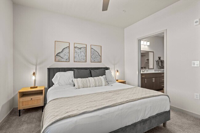 Building Photo - 711 W Broadway Rd