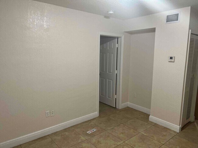 Building Photo - 765 NE 126th St