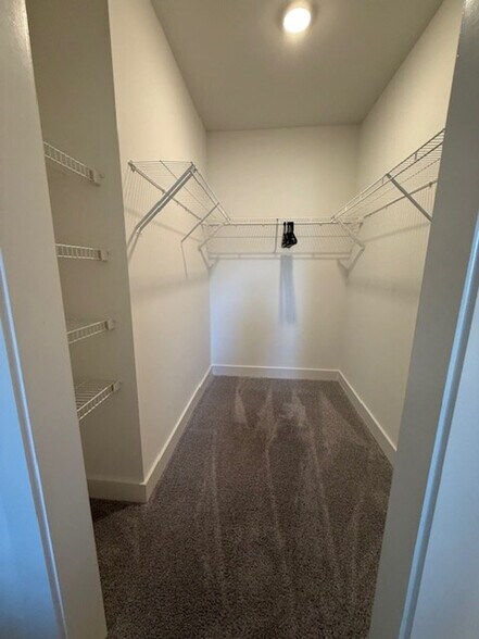 Building Photo - 455 Legends Pl