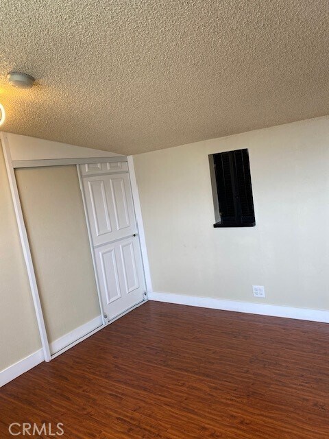 Building Photo - 1943 Vista Del Mar Ave