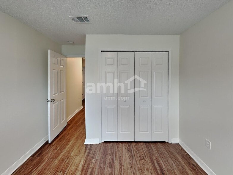 Building Photo - 7740 Harbor Lake Dr