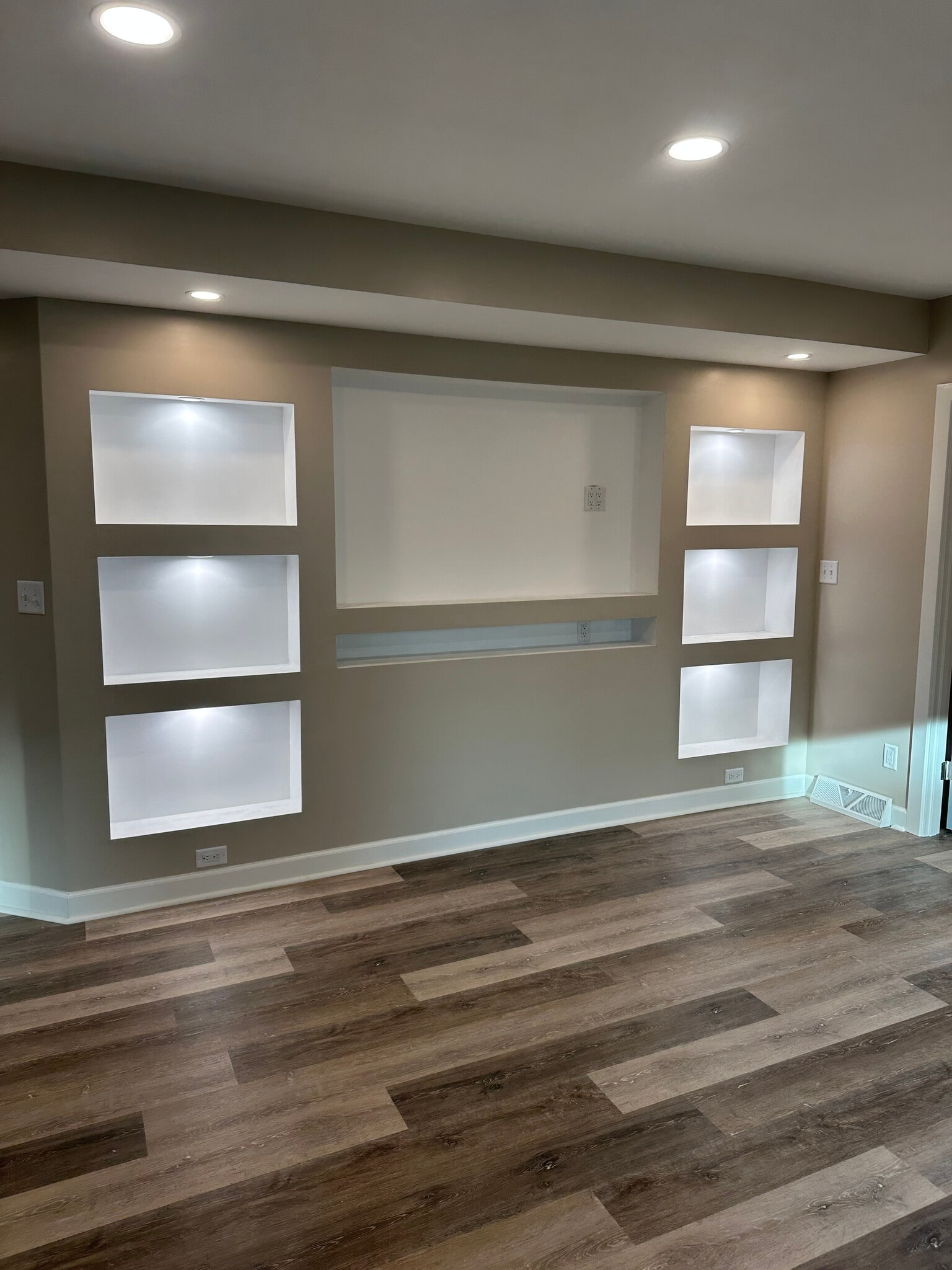 Building Photo - 3149 S Illinois Ave