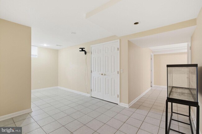 Building Photo - 10205 Balsamwood Dr