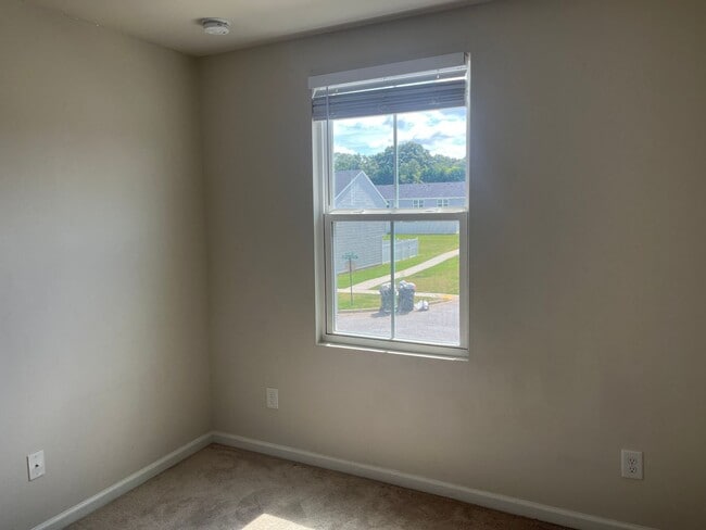 Building Photo - 3BR/2.5BA Townhouse in Hampton Townes