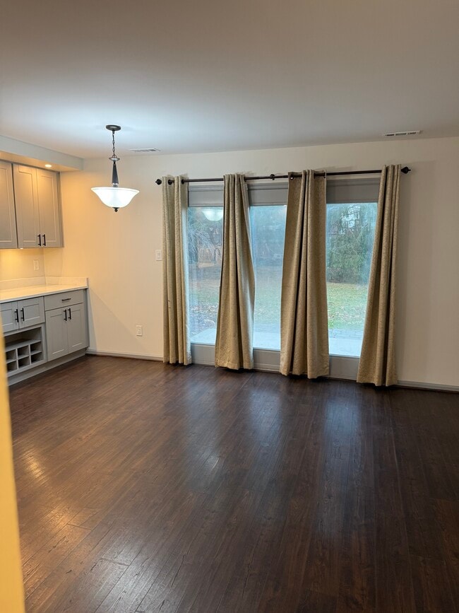 Building Photo - 1002 N Glen Dr