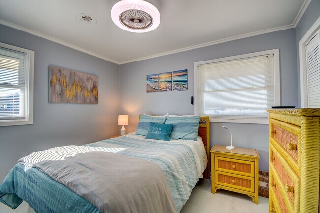 Building Photo - Off Season Rental **Oceanfront, Pet Friend...