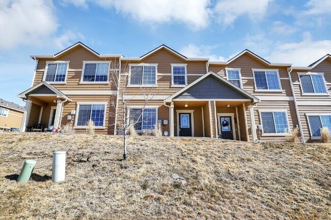 Building Photo - Move-In Ready Townhome | $1,000 Off First ...