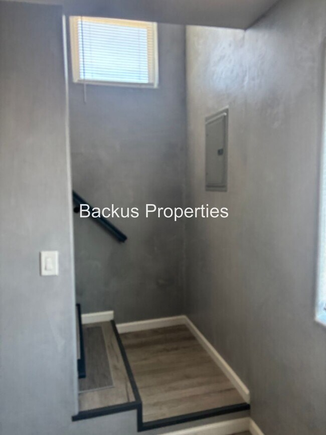 Building Photo - 112 E Bernal Dr