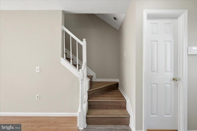 Building Photo - 6562 Old Carriage Ln