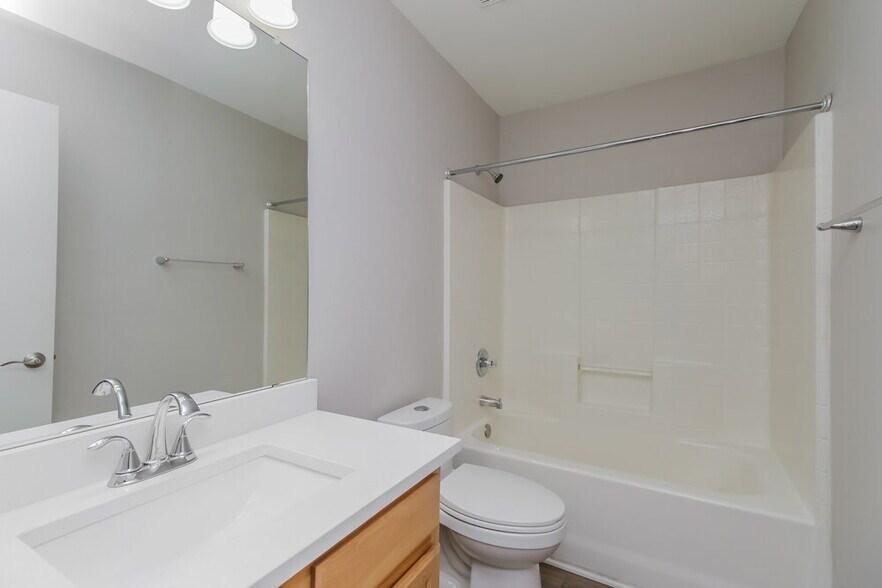 Building Photo - 8739 E Lindner Ave