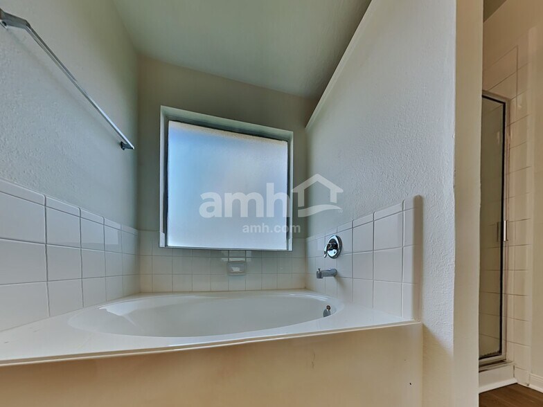 Building Photo - 1018 Redcrest Springs Ct