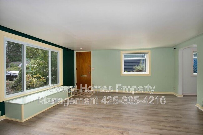 Building Photo - 1338 N 152nd St