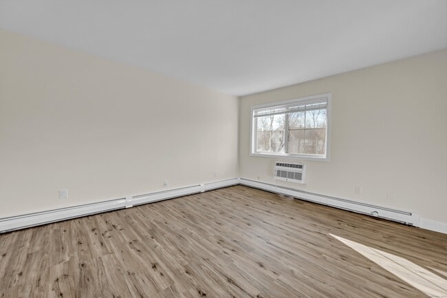 Building Photo - 113 Park Ave