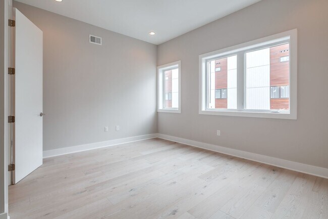 Building Photo - Northern Liberties Townhome with Parking