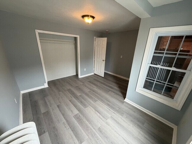 Building Photo - 105 Clarendon St