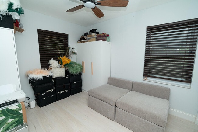 Building Photo - 1328 NE 1st Ave.