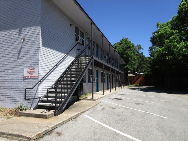 Building Photo - 2206 W Hickory St