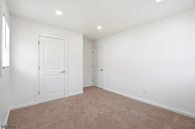 Building Photo - 114 Grove St