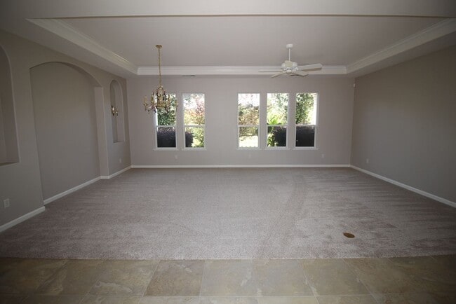Building Photo - Beautiful Home in Buchanan District + Large Yard