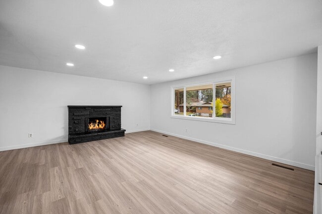 Building Photo - Move-In Special - Beautiful South Valley Home! Available Now!