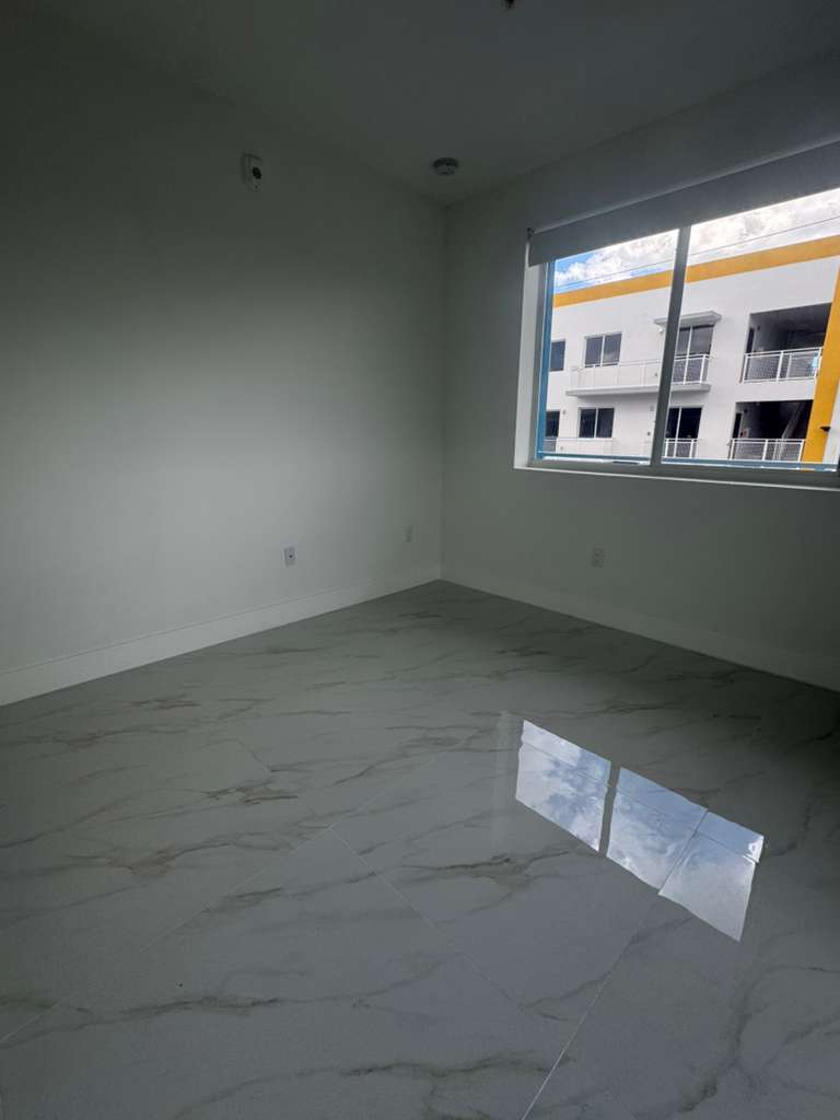 Building Photo - 1042 W 66th St
