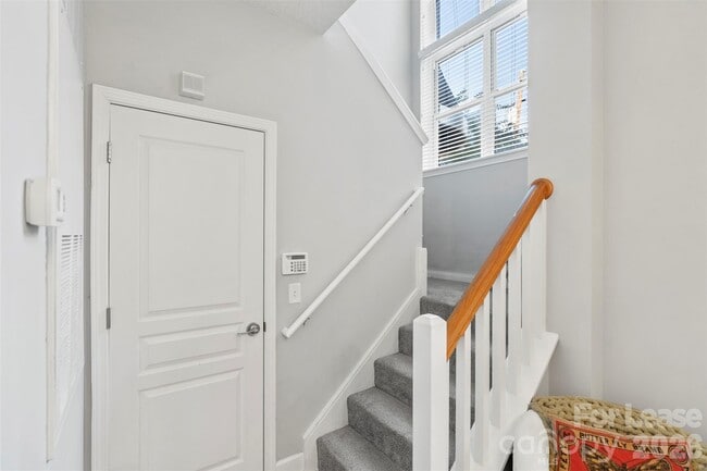 Building Photo - 1320 Fillmore Ave