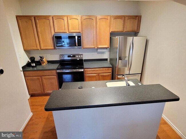 Building Photo - 3910 Penderview Dr