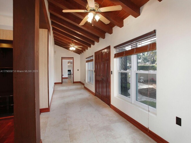 Building Photo - 339 NE 96th St