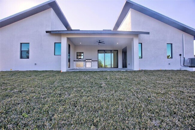 Building Photo - 9574 Salt Lake St