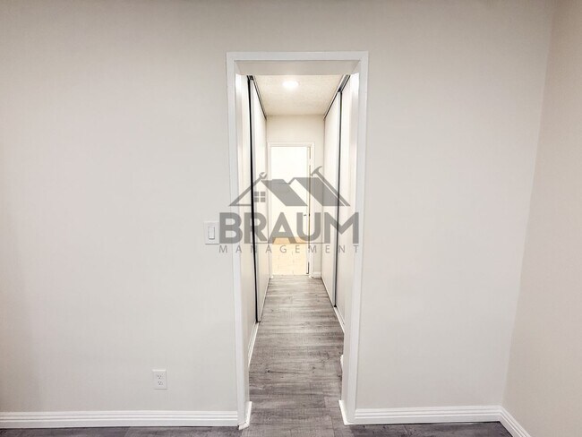 Building Photo - 6041 Whitsett Ave