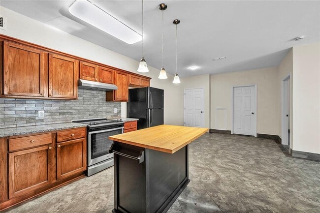 Building Photo - 170 Interstate Dr