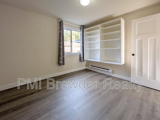 Building Photo - 7 E McGill Ave