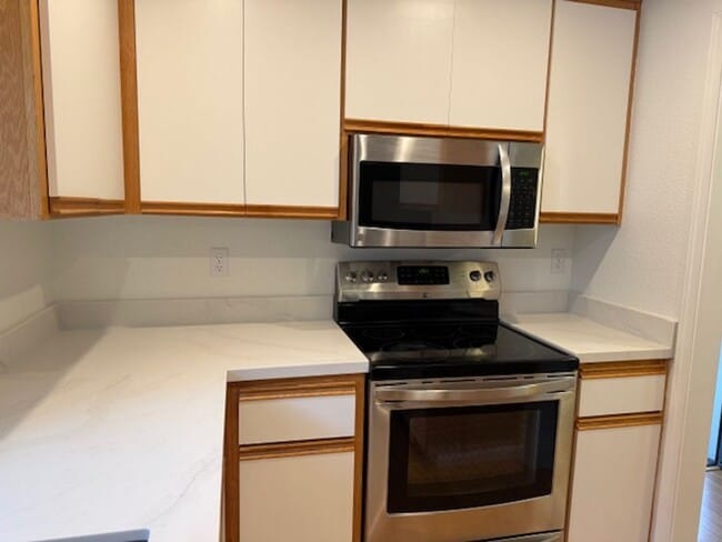 Building Photo - Wonderful 2 story condo in Ashford Ct-Detached 1 car garage, both bedrooms with attached bathroom...