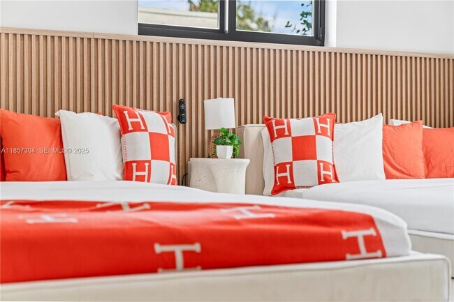 Building Photo - 209 N 31st Ave