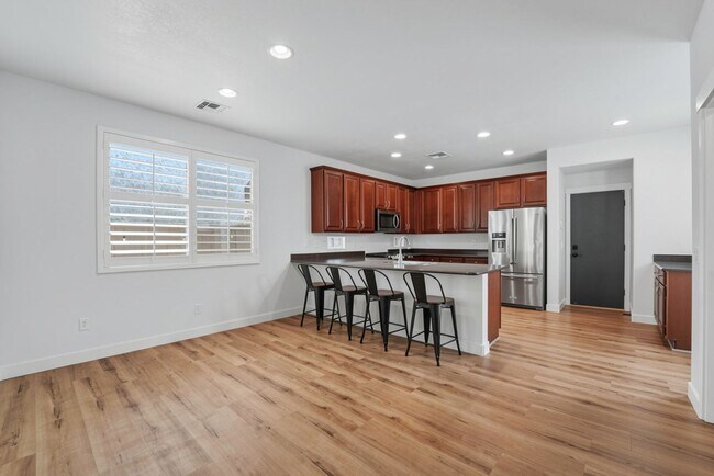 Building Photo - 16054 W Shangri La Rd