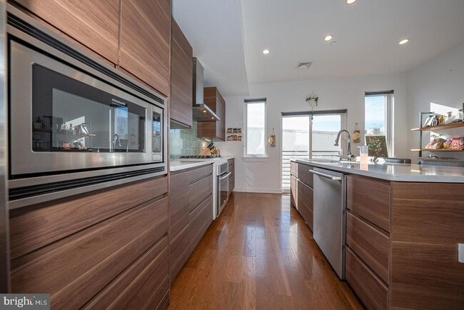 Building Photo - 1326 N Mascher St