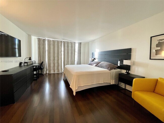 Building Photo - 10101 E Bay Harbor Dr