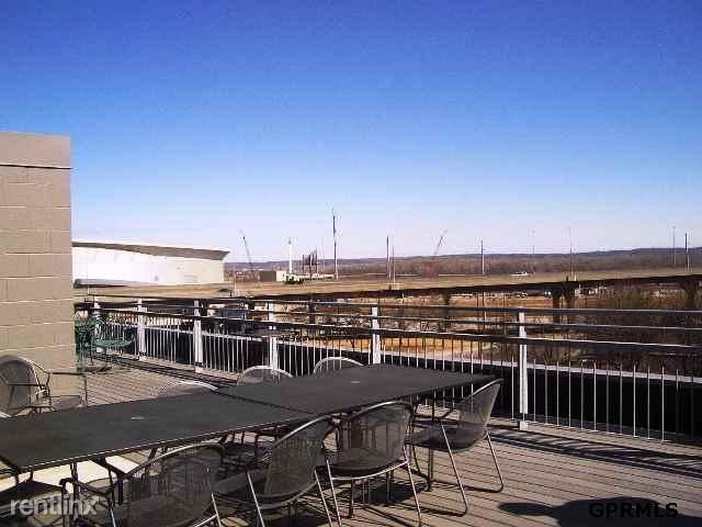 Building Photo - 1008 Dodge St