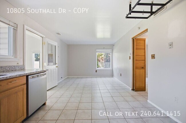 Building Photo - 10805 Southall Dr