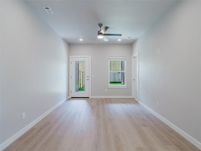 Building Photo - 1803 SW Casuarina Dr