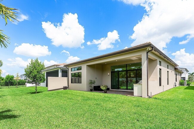 Building Photo - 8330 Essex Country Clb Dr